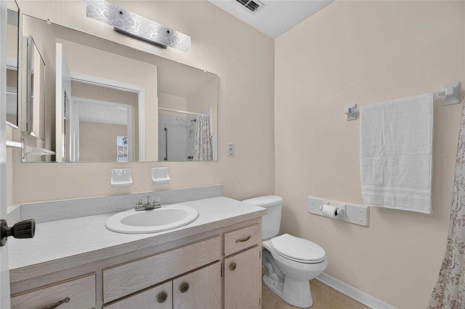 1904 CANTERBURY LANE, #18, Sun City Center, FL 33573 1904 CANTERBURY LANE, #18, Sun City Center, FL 33573