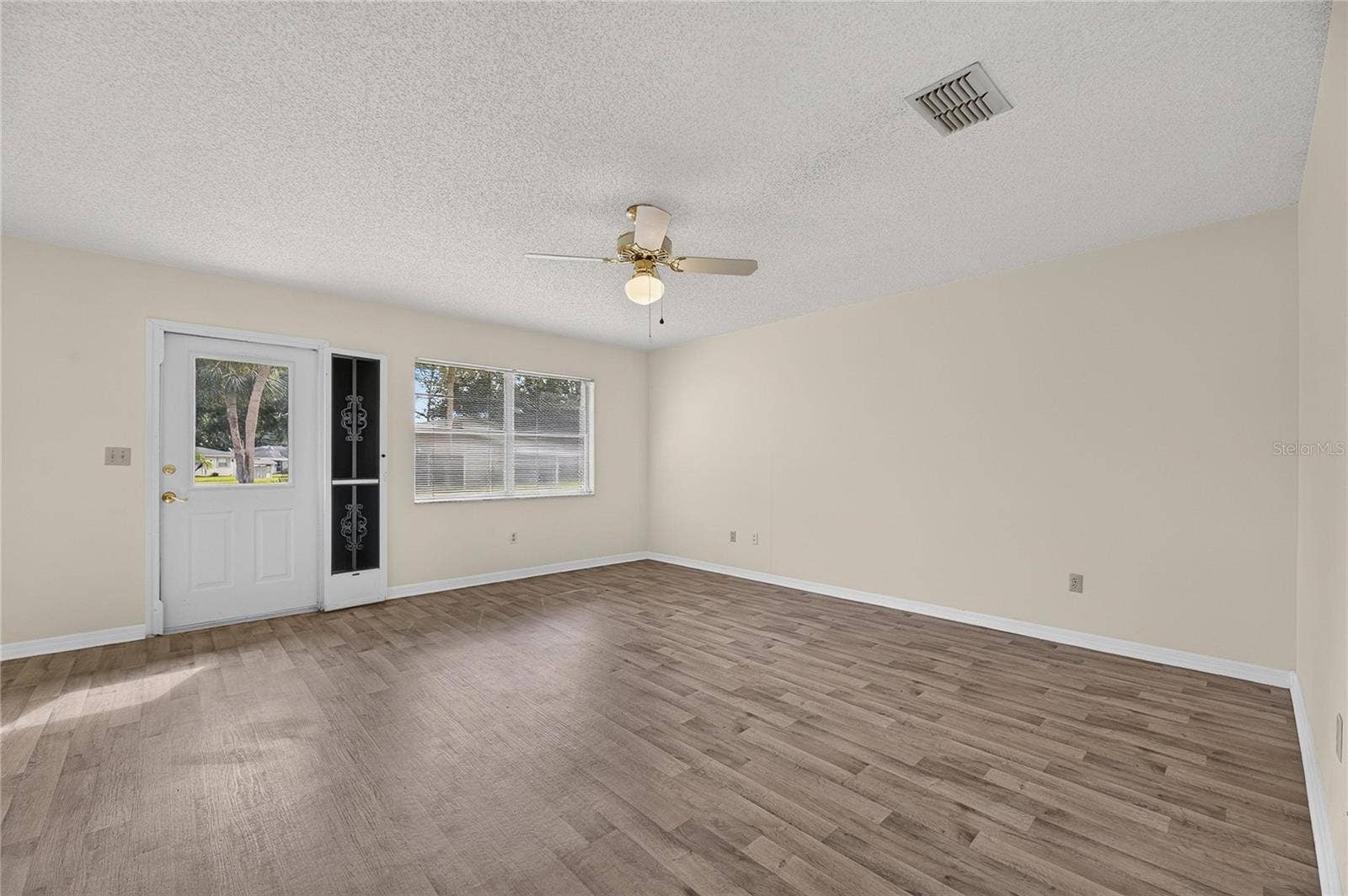 1904 CANTERBURY LANE, #18, Sun City Center, FL 33573 1904 CANTERBURY LANE, #18, Sun City Center, FL 33573