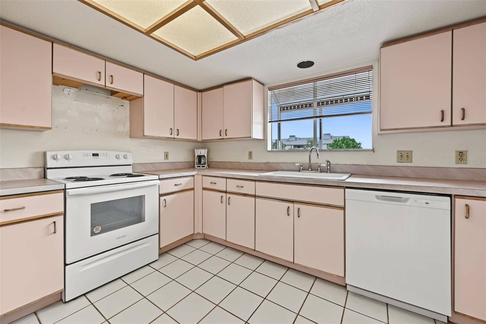 230 125TH AVENUE, Treasure Island, FL 33706