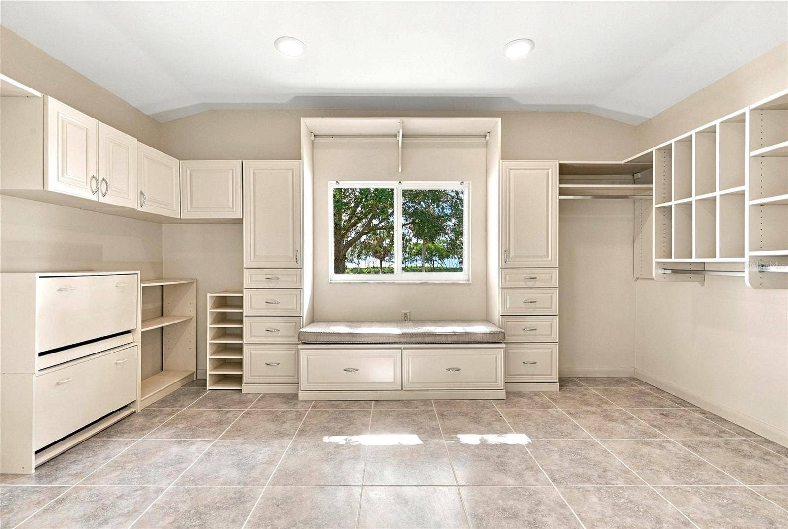 725 S BAYSHORE BOULEVARD, Safety Harbor, FL 34695 725 S BAYSHORE BOULEVARD, Safety Harbor, FL 34695