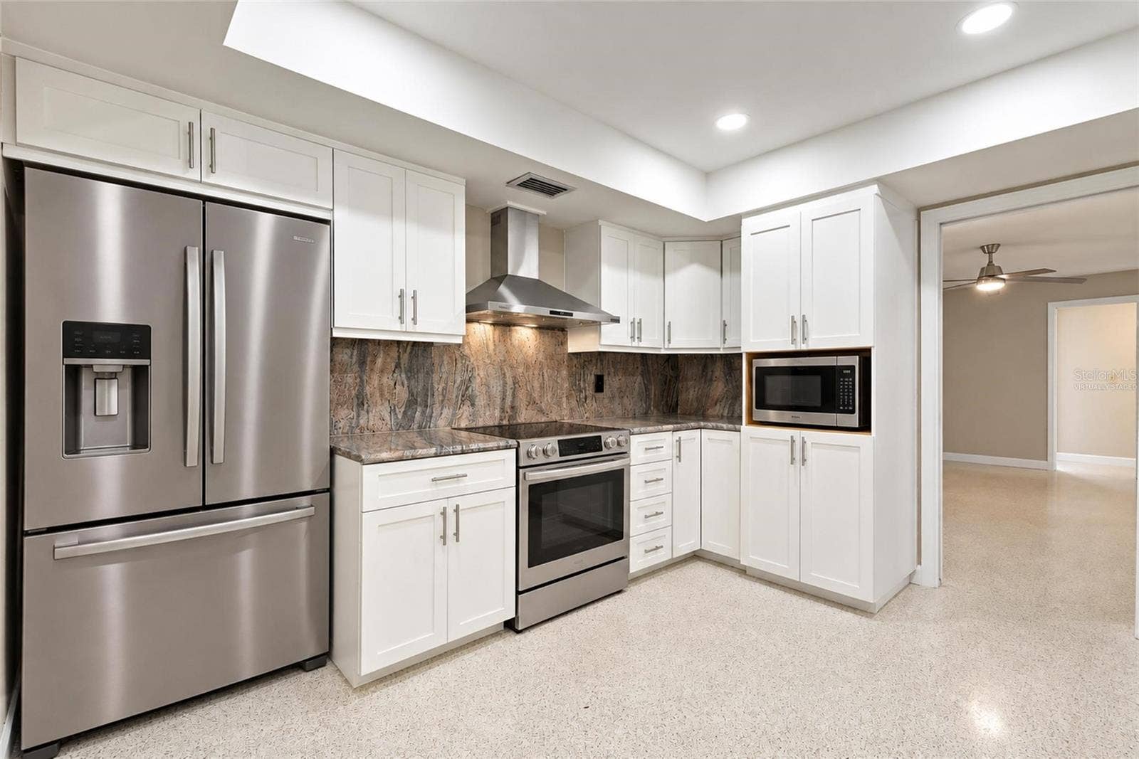725 S BAYSHORE BOULEVARD, Safety Harbor, FL 34695 Virtually Staged - seller offering appliance credit
