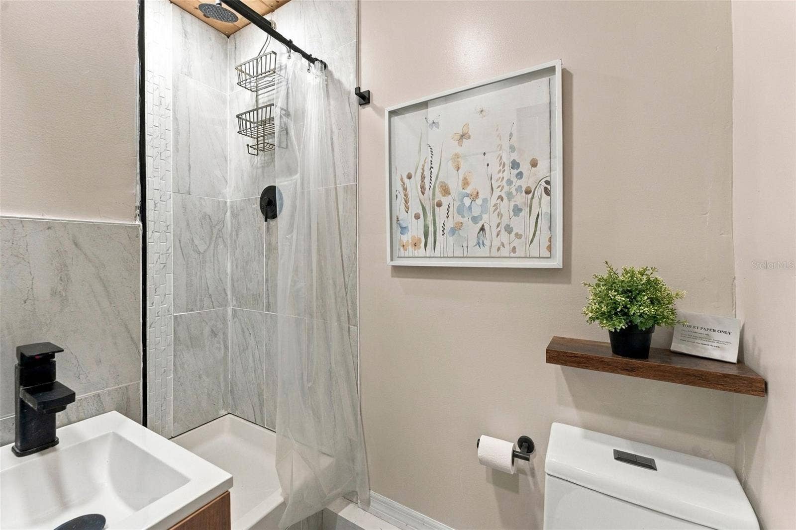 3006 RIVER GROVE DRIVE, Tampa, FL 33610 guest bath