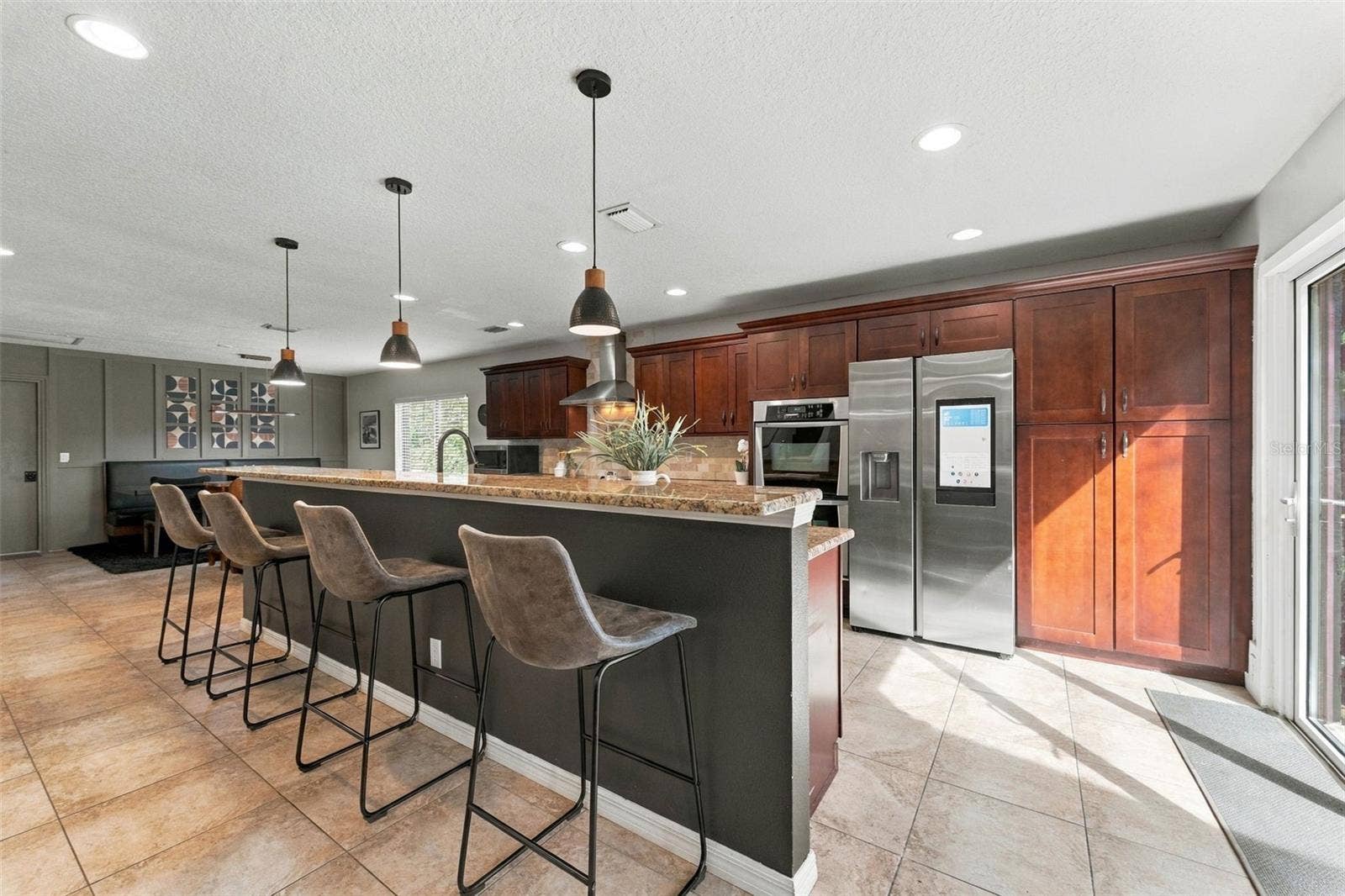3006 RIVER GROVE DRIVE, Tampa, FL 33610 Flooded with natural light from accordian glass doors