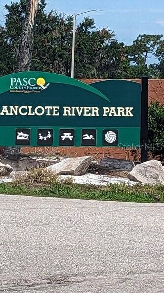 39820 US HIGHWAY 19 N, #181, Tarpon Springs, FL 34689 Right around the corner