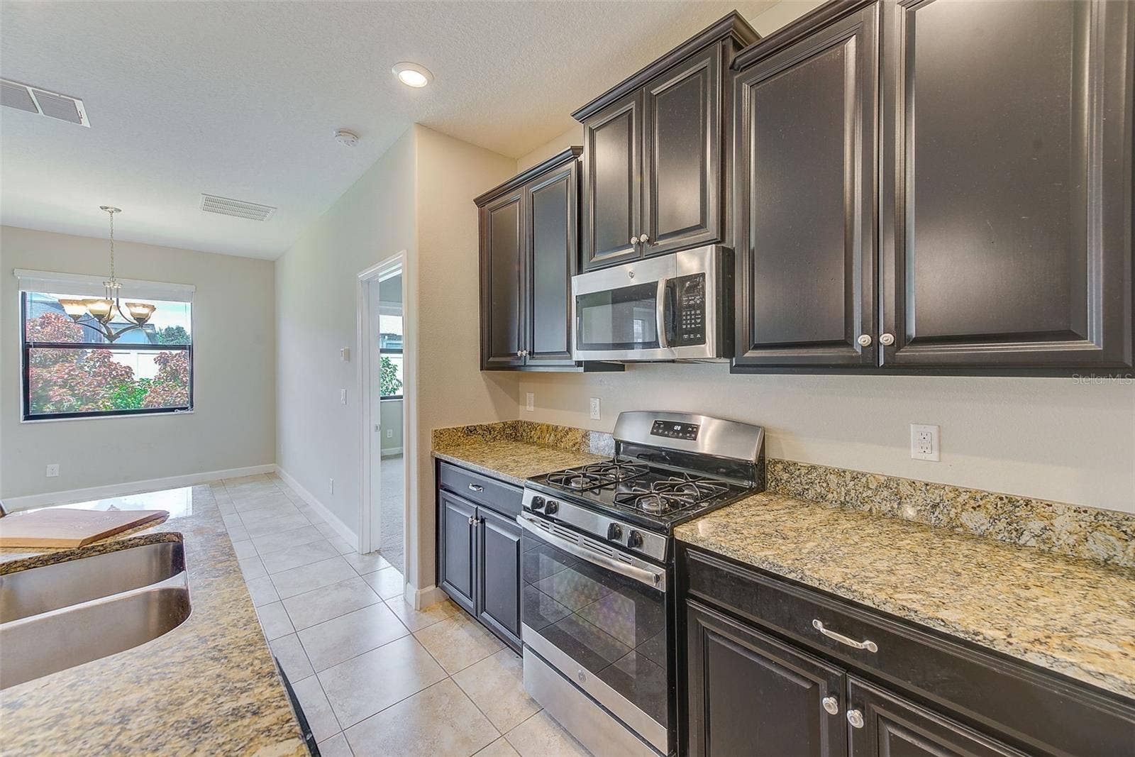 8121 SEQUESTER LOOP, Land O Lakes, FL 34637 8121 SEQUESTER LOOP, Land O Lakes, FL 34637