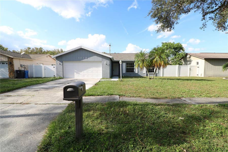 Property photo for 5018 OAKSHIRE DRIVE, Tampa, FL