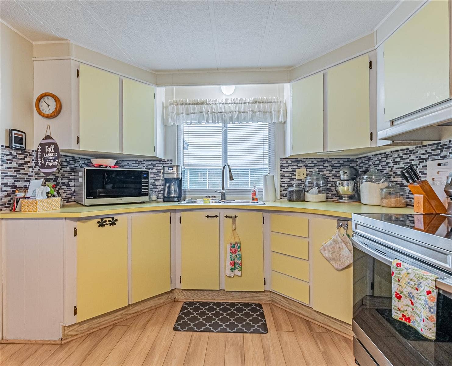5402 MOHAWK STREET, Zephyrhills, FL 33542