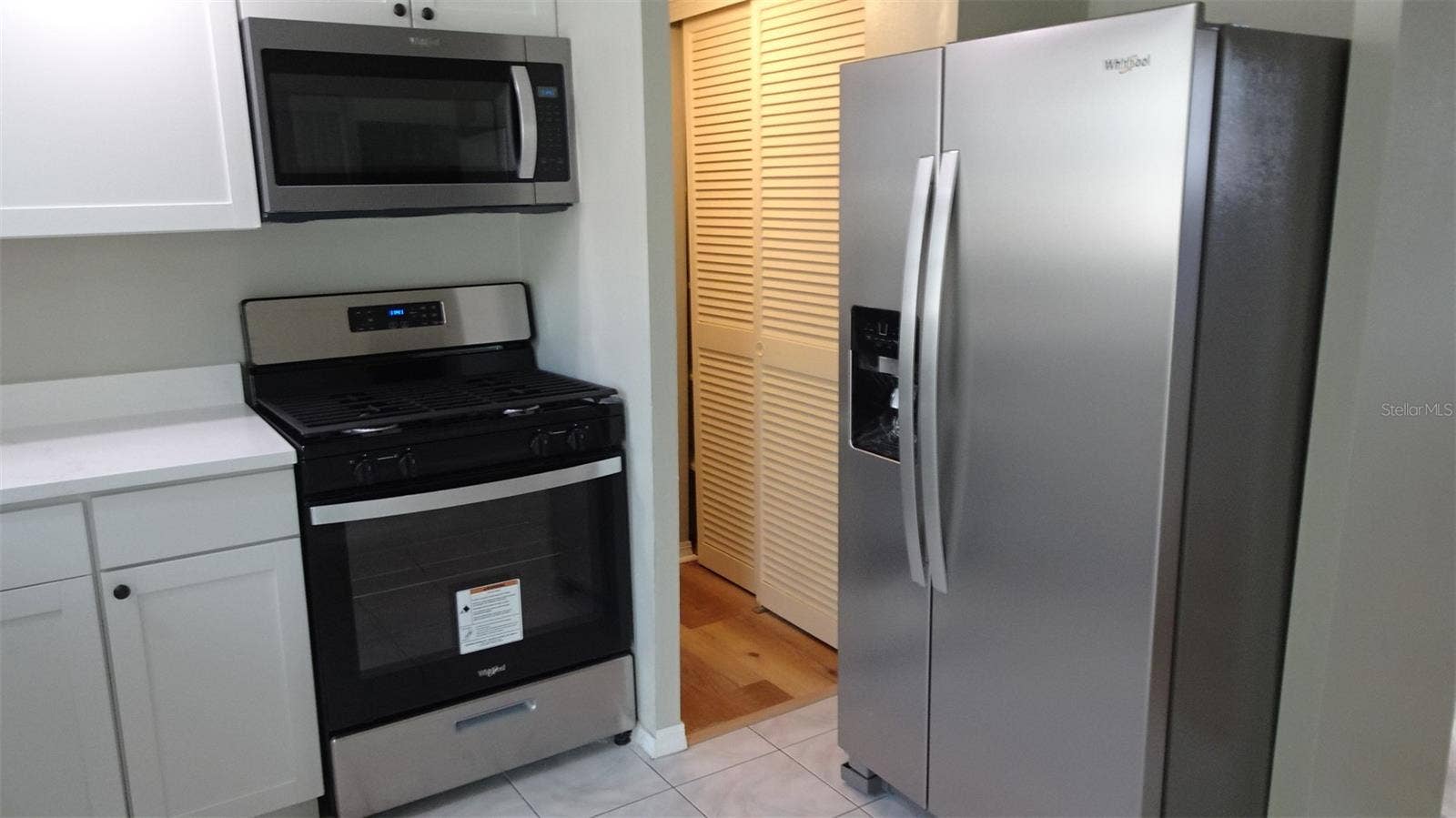 7809 38TH TERRACE N, St Petersburg, FL 33709 All matching Whirlpool appliances.