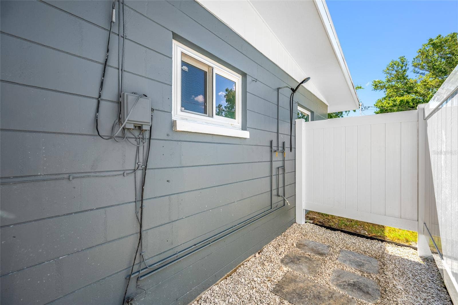 2805 46TH STREET S, Gulfport, FL 33711 Outdoor Shower
