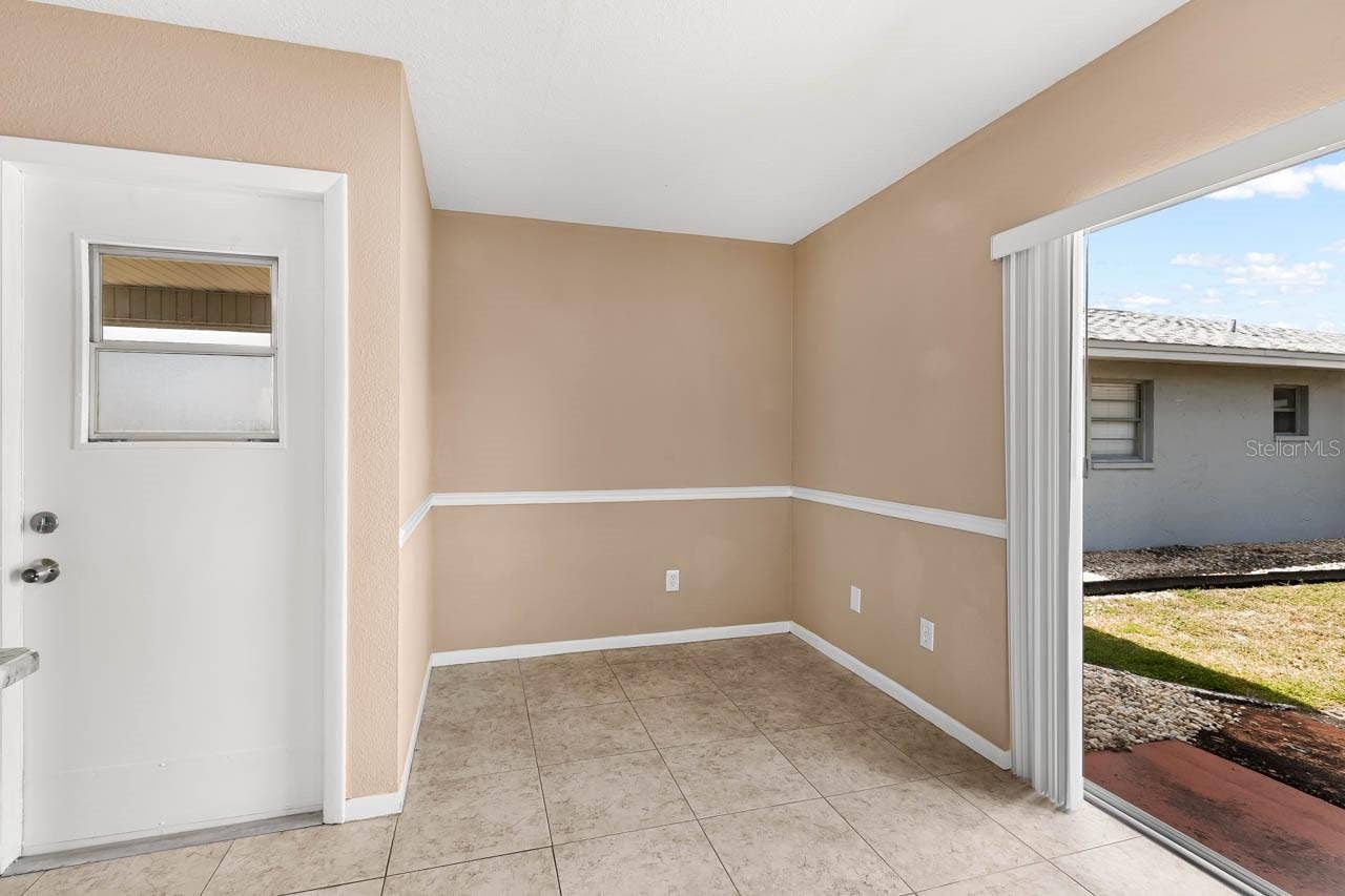 701 W BROCKTON PLACE, Sun City Center, FL 33573 Eat-in Kitchen dining