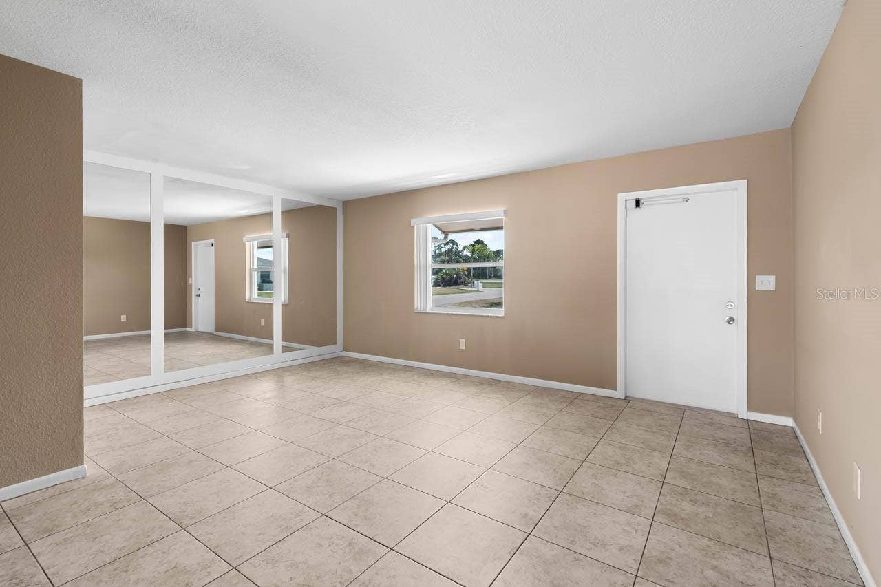 701 W BROCKTON PLACE, Sun City Center, FL 33573 Living room entrance