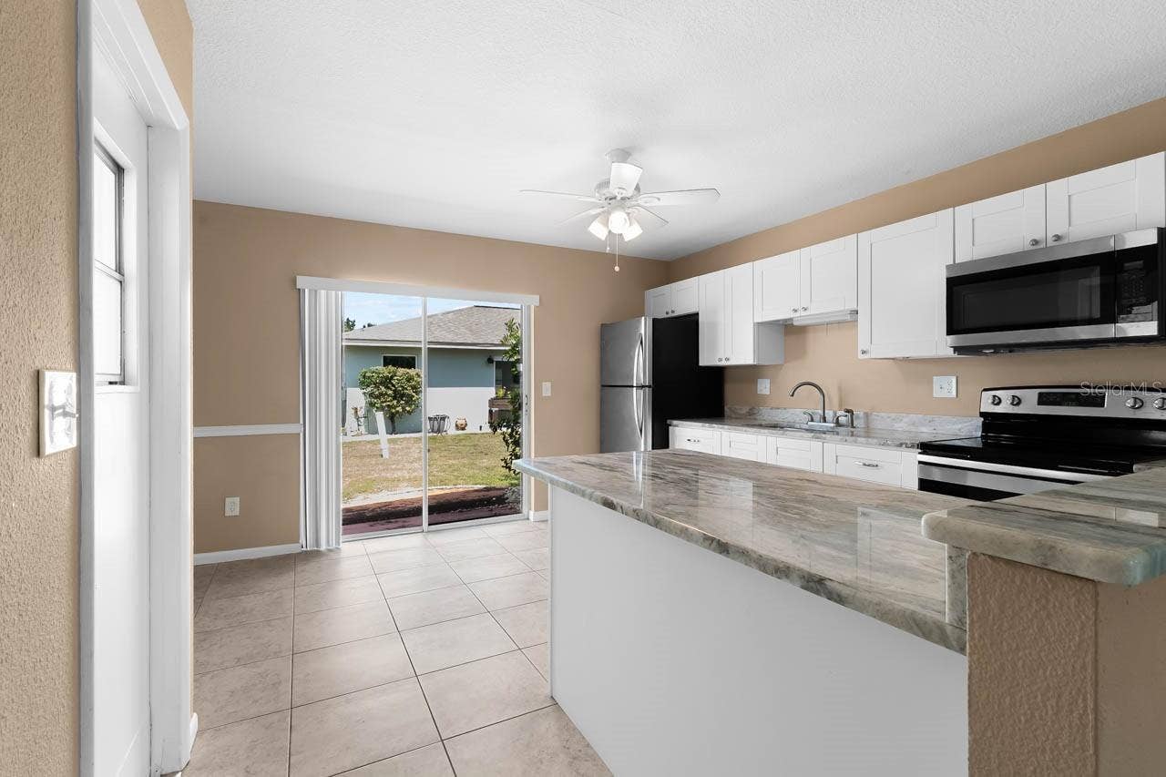701 W BROCKTON PLACE, Sun City Center, FL 33573 Kitchen