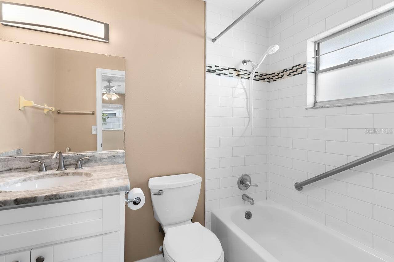 701 W BROCKTON PLACE, Sun City Center, FL 33573 Primary bathroom