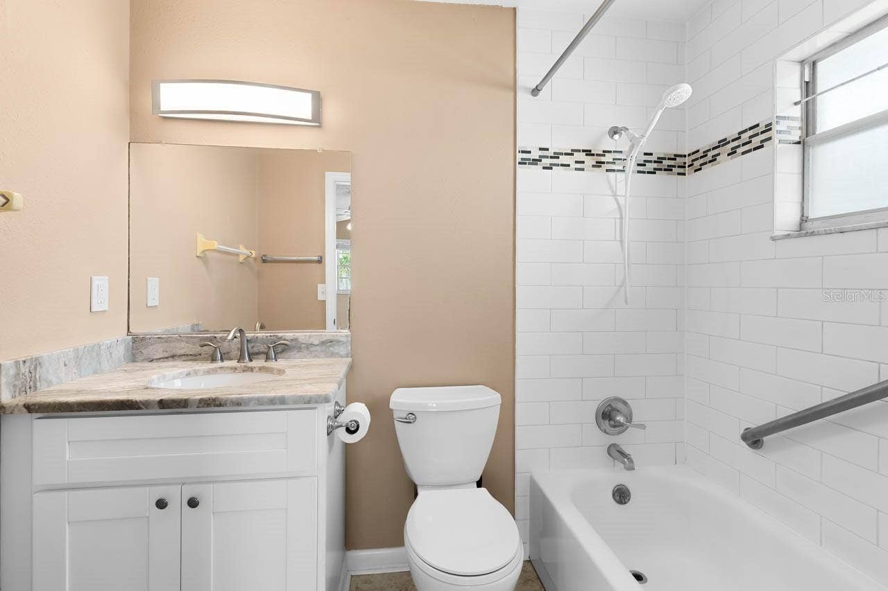 701 W BROCKTON PLACE, Sun City Center, FL 33573 Primary bathroom