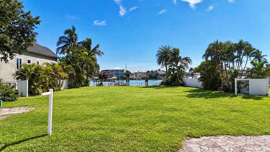 Property photo for 41 N PINE CIRCLE, Belleair, FL