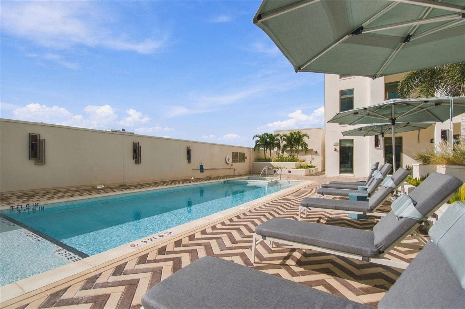 126 4TH AVENUE NE, #1202, St Petersburg, FL 33701 126 4TH AVENUE NE, #1202, St Petersburg, FL 33701