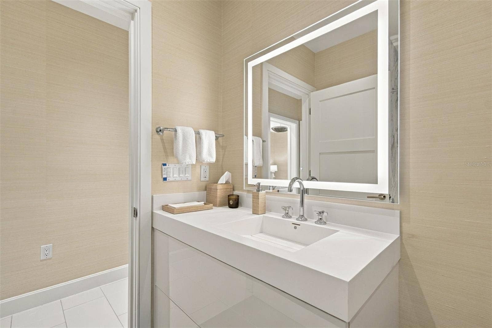126 4TH AVENUE NE, #1202, St Petersburg, FL 33701 126 4TH AVENUE NE, #1202, St Petersburg, FL 33701
