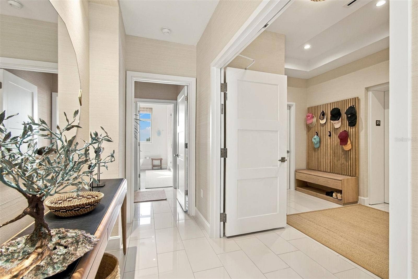 126 4TH AVENUE NE, #1202, St Petersburg, FL 33701 126 4TH AVENUE NE, #1202, St Petersburg, FL 33701