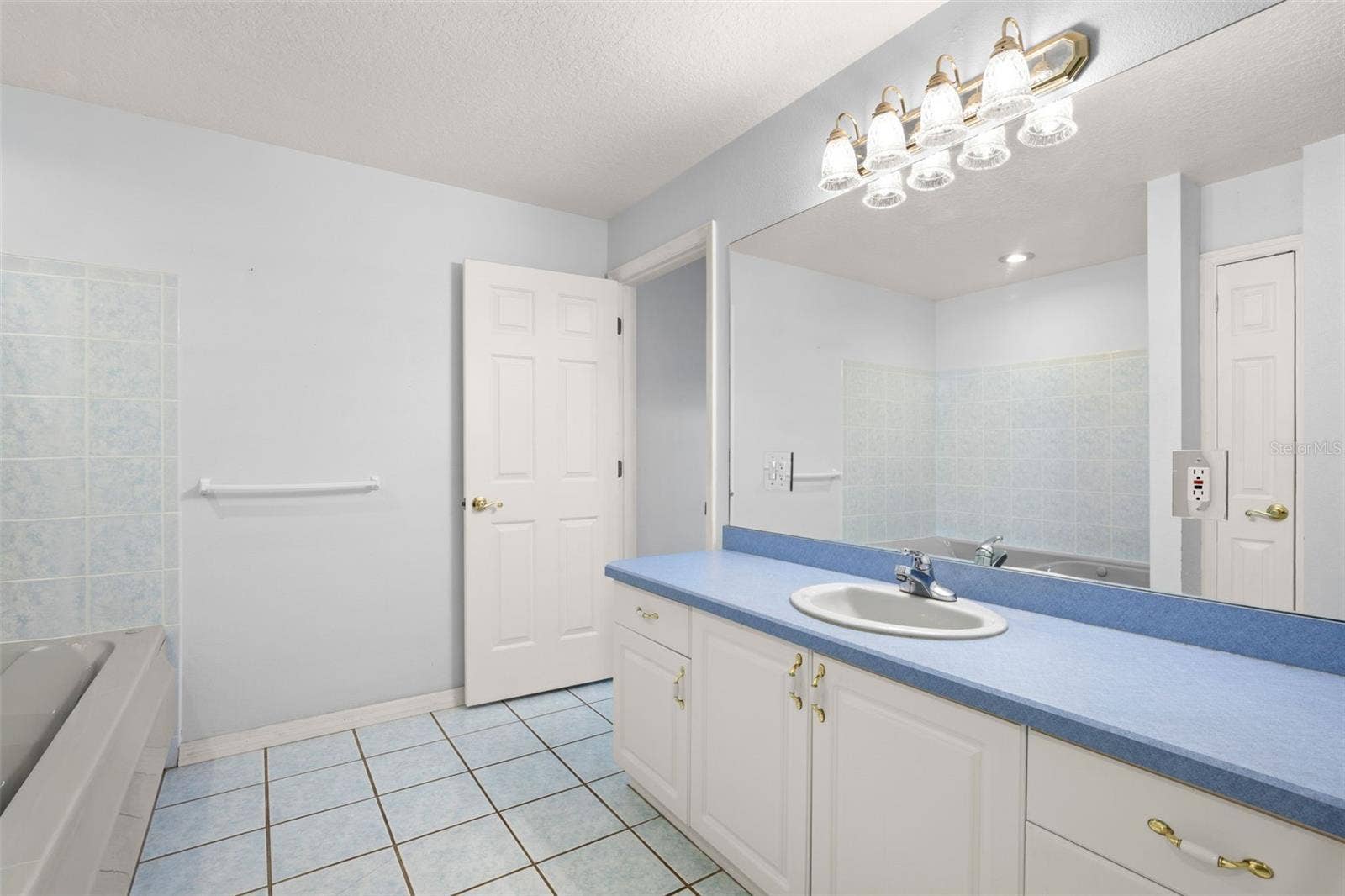 En-Suite Primary Bathroom