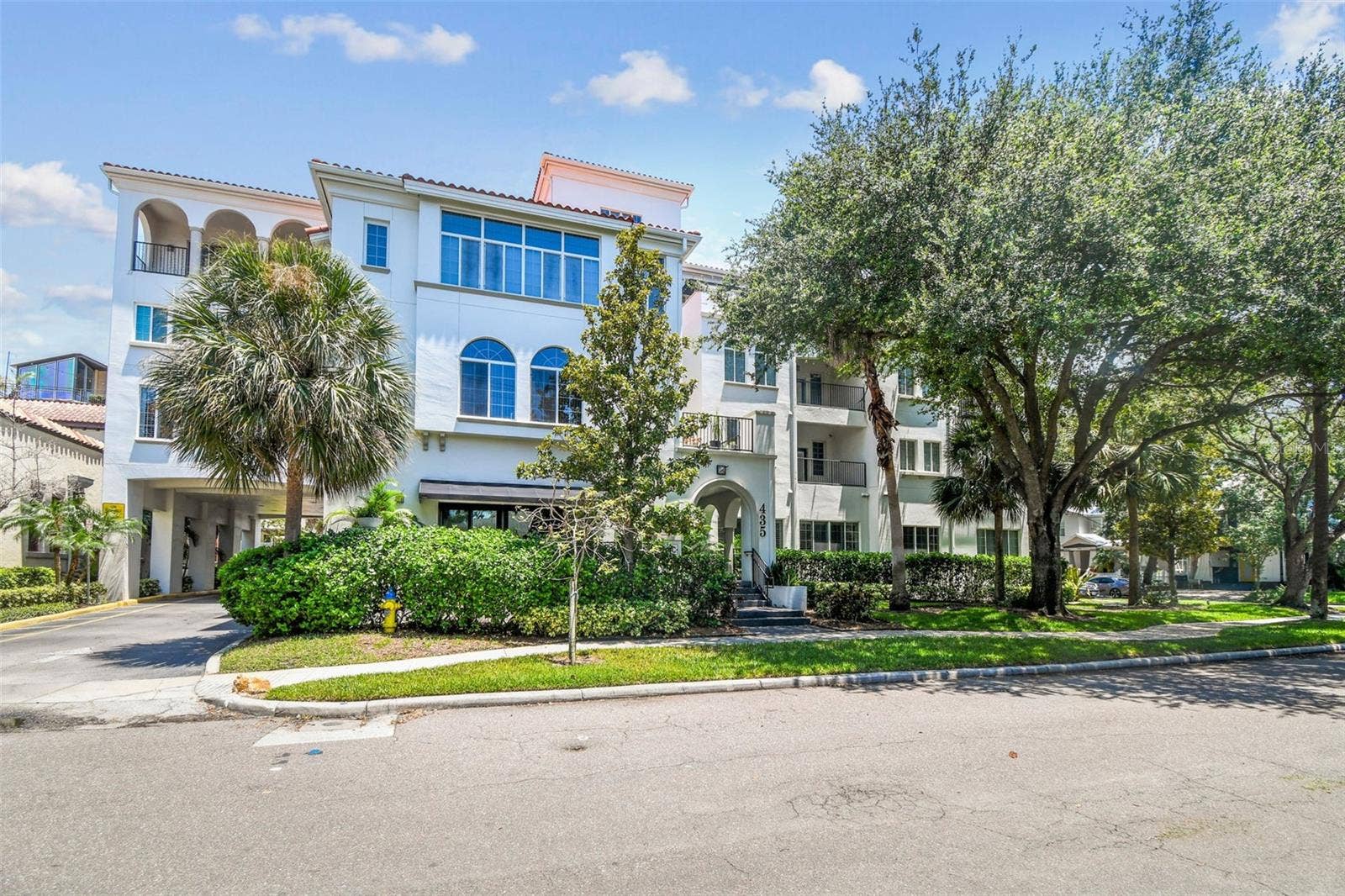 435 S OREGON AVENUE E, #304, Tampa, FL 33606 435 S. Oregon, boutique 16-unit condo property featuring tree-lined streets and lots of charm.