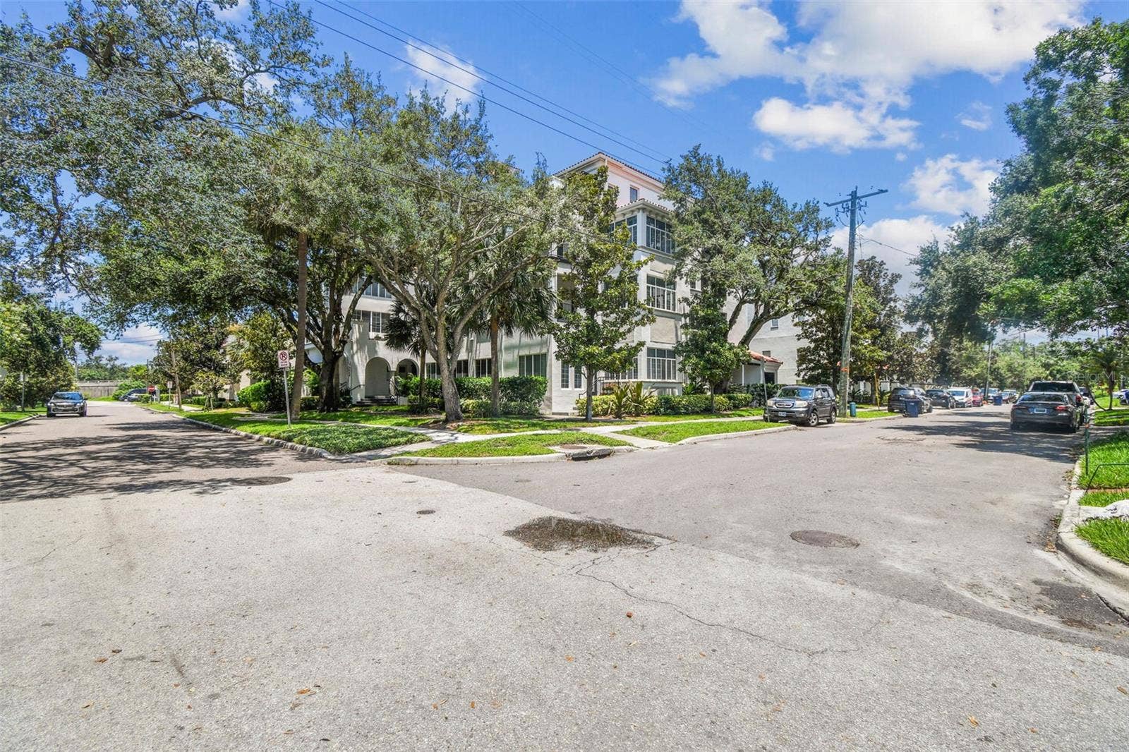 435 S OREGON AVENUE E, #304, Tampa, FL 33606 Corner view of Seybold Flats - Horatio and Oregon.
