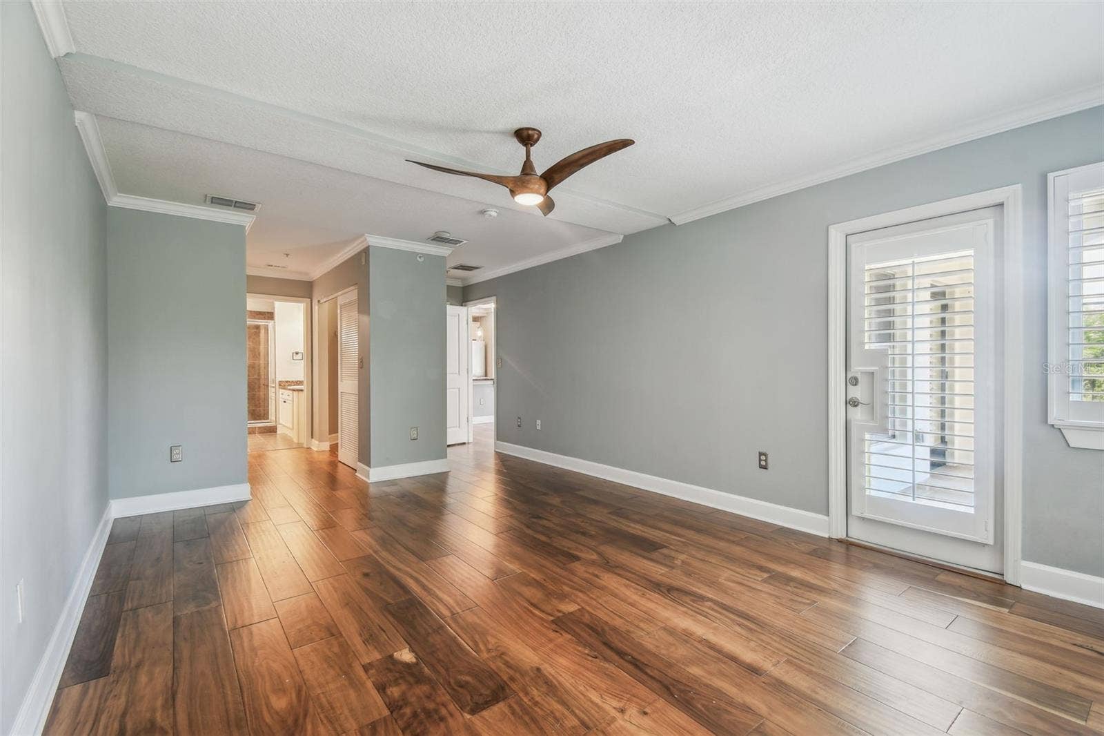 435 S OREGON AVENUE E, #304, Tampa, FL 33606 Primary bedroom with en suite bathroom.
