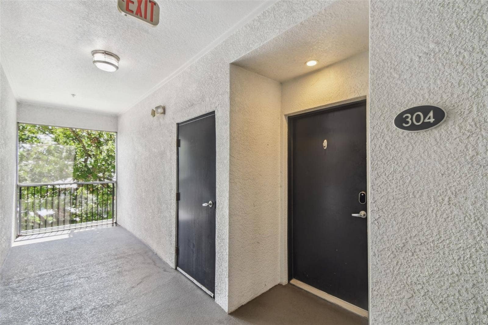 435 S OREGON AVENUE E, #304, Tampa, FL 33606 Entrance to condo, corner unit.
