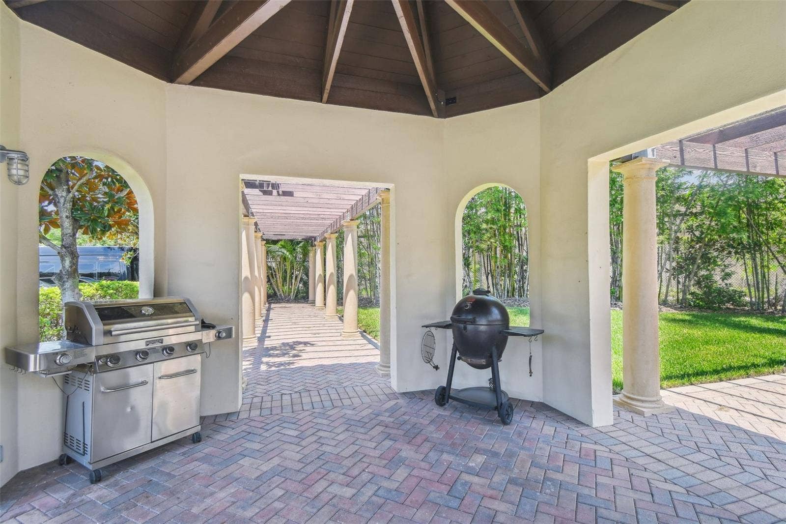435 S OREGON AVENUE E, #304, Tampa, FL 33606 Covered outdoor grill area.