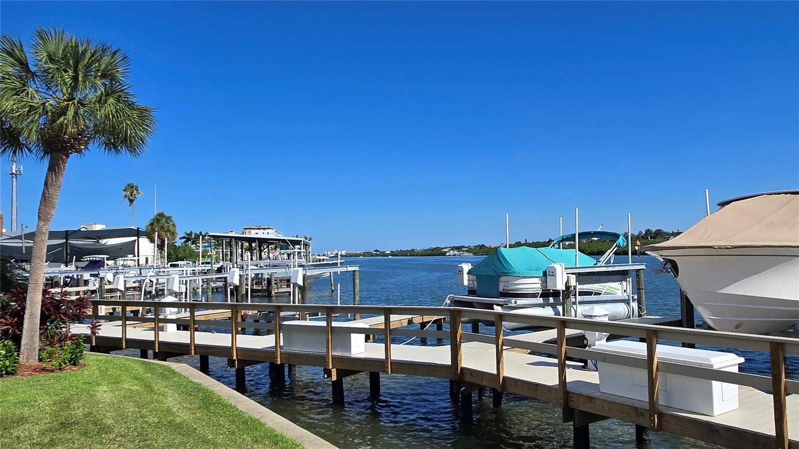 19201 VISTA LANE, #D2, Indian Shores, FL 33785