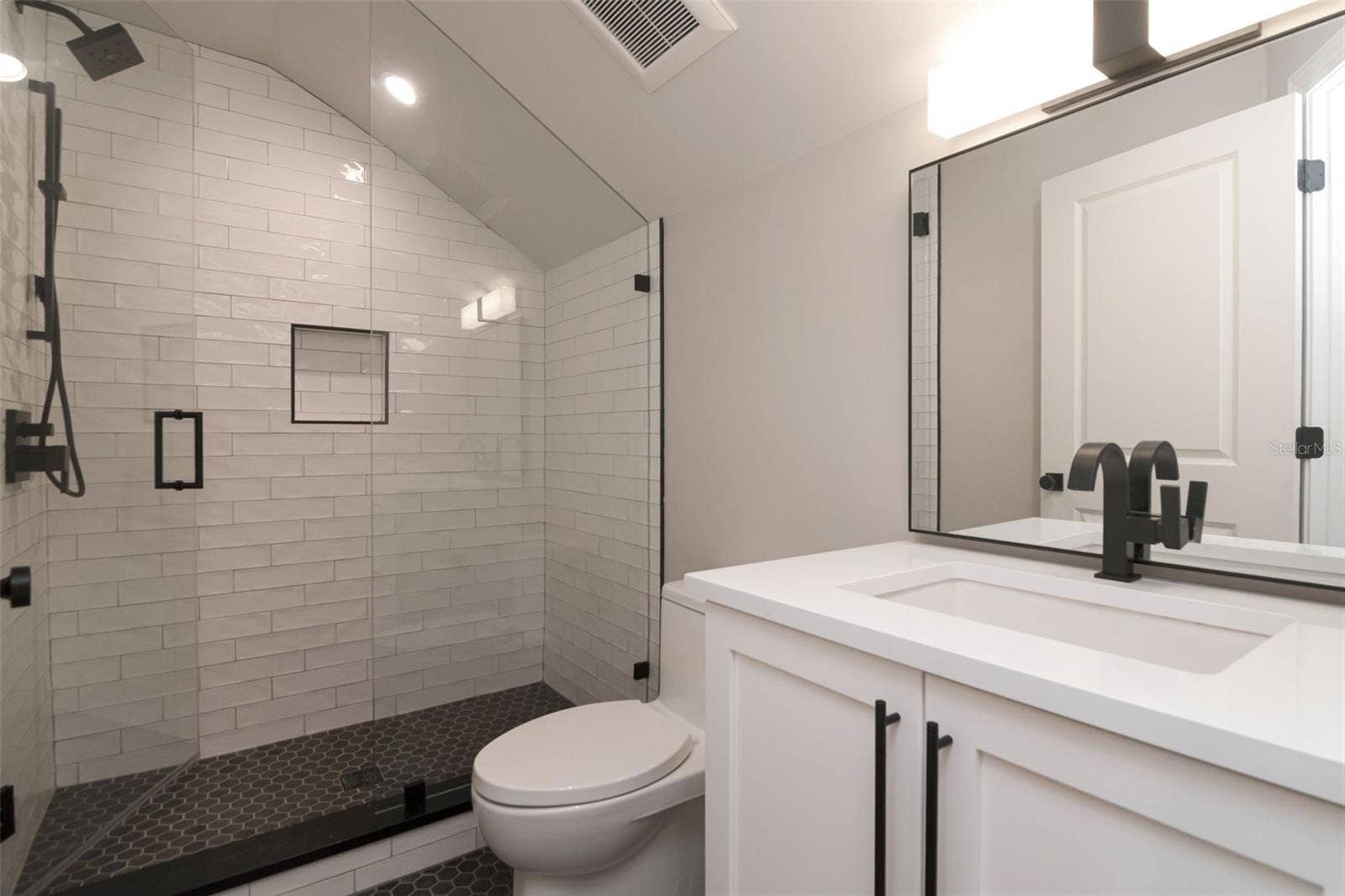 4706 W SAN JOSE STREET, Tampa, FL 33629 3rd floor full bath