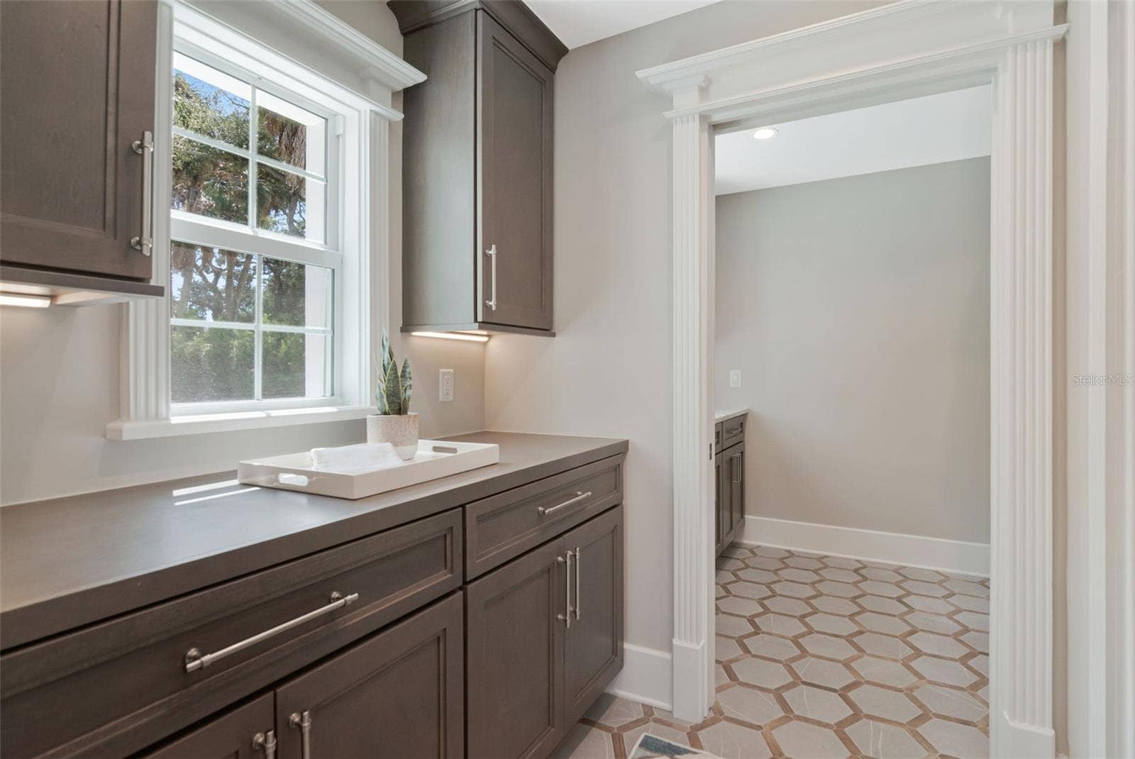 4706 W SAN JOSE STREET, Tampa, FL 33629 Downstairs laundry and mudroom
