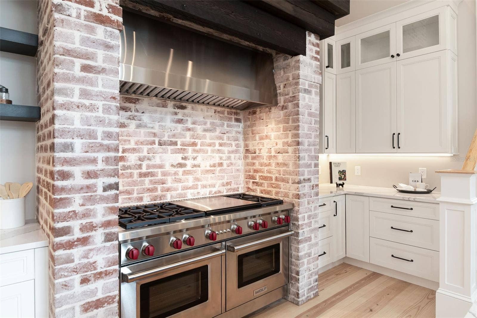 4706 W SAN JOSE STREET, Tampa, FL 33629 Double Wolf ovens with 6 burner cooktop and griddle