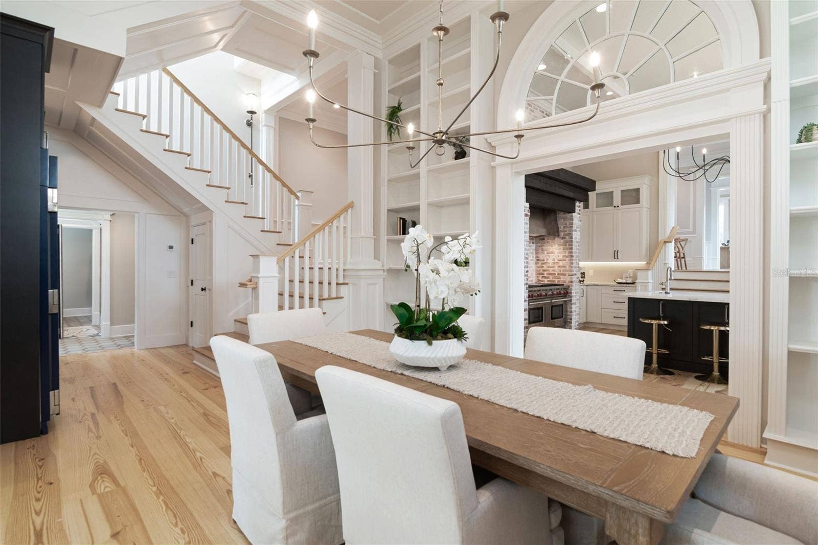 4706 W SAN JOSE STREET, Tampa, FL 33629 Your dining room is the central focus with volume ceilings and millwork that will leaving an impression