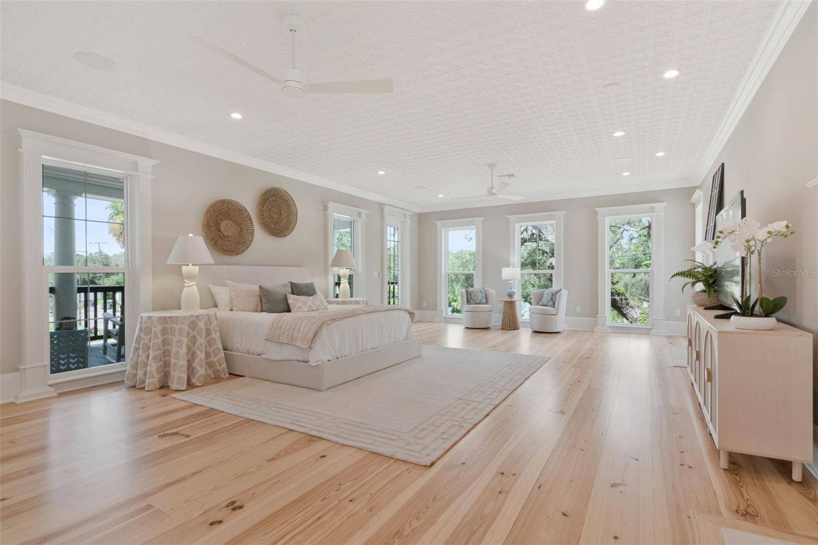 4706 W SAN JOSE STREET, Tampa, FL 33629 Filled with natural light