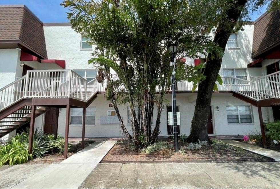9209 TUDOR DRIVE, #C203, Tampa, FL 33615 9209 TUDOR DRIVE, #C203, Tampa, FL 33615