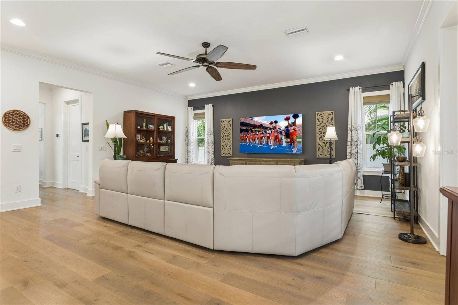 3513 W TACON STREET, Tampa, FL 33629 living room