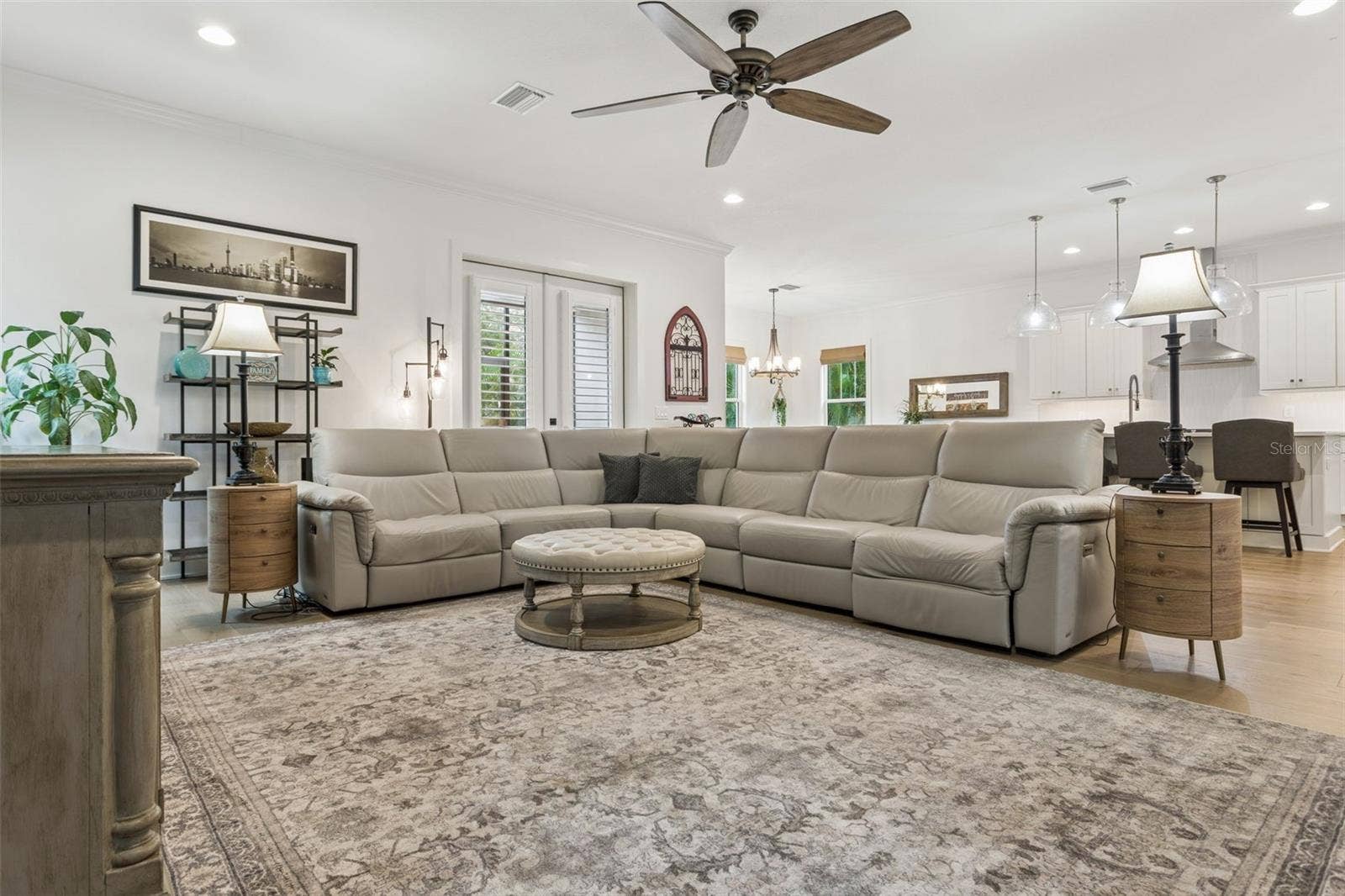 3513 W TACON STREET, Tampa, FL 33629 living room