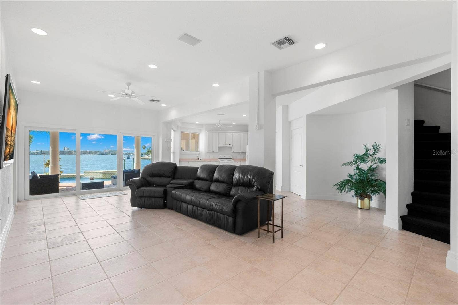6130 KIPPS COLONY DRIVE W, Gulfport, FL 33707 6130 KIPPS COLONY DRIVE W, Gulfport, FL 33707