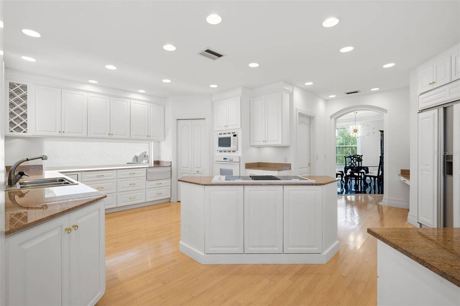 6130 KIPPS COLONY DRIVE W, Gulfport, FL 33707 6130 KIPPS COLONY DRIVE W, Gulfport, FL 33707