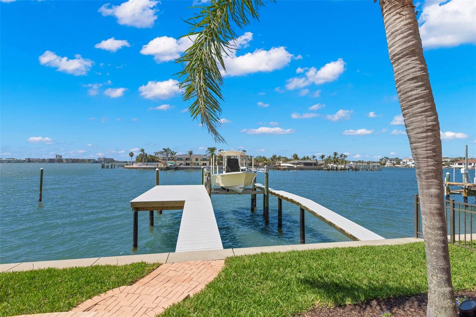 6130 KIPPS COLONY DRIVE W, Gulfport, FL 33707 6130 KIPPS COLONY DRIVE W, Gulfport, FL 33707
