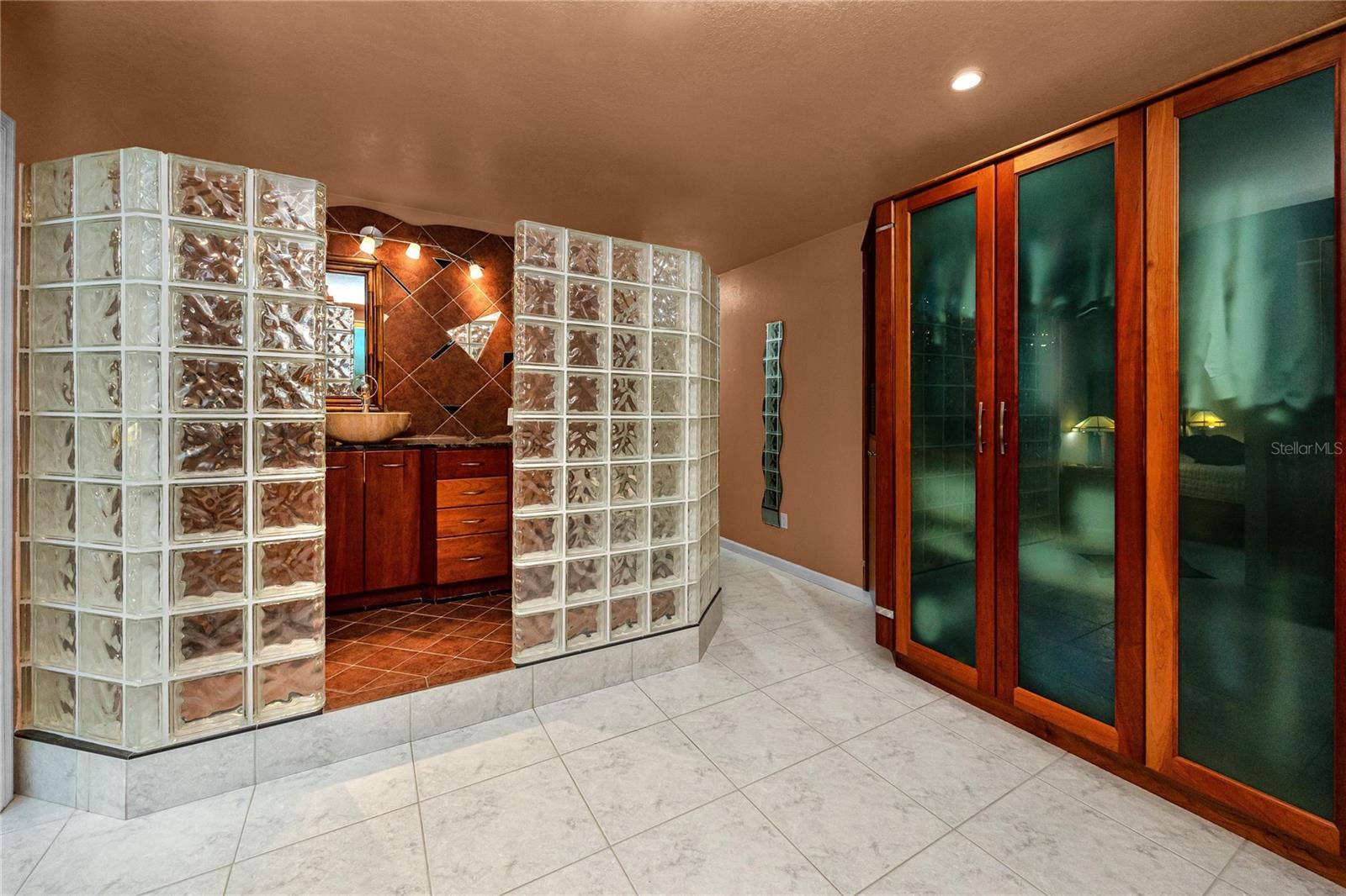 902 ROBIN AVENUE, Palm Harbor, FL 34683 902 ROBIN AVENUE, Palm Harbor, FL 34683