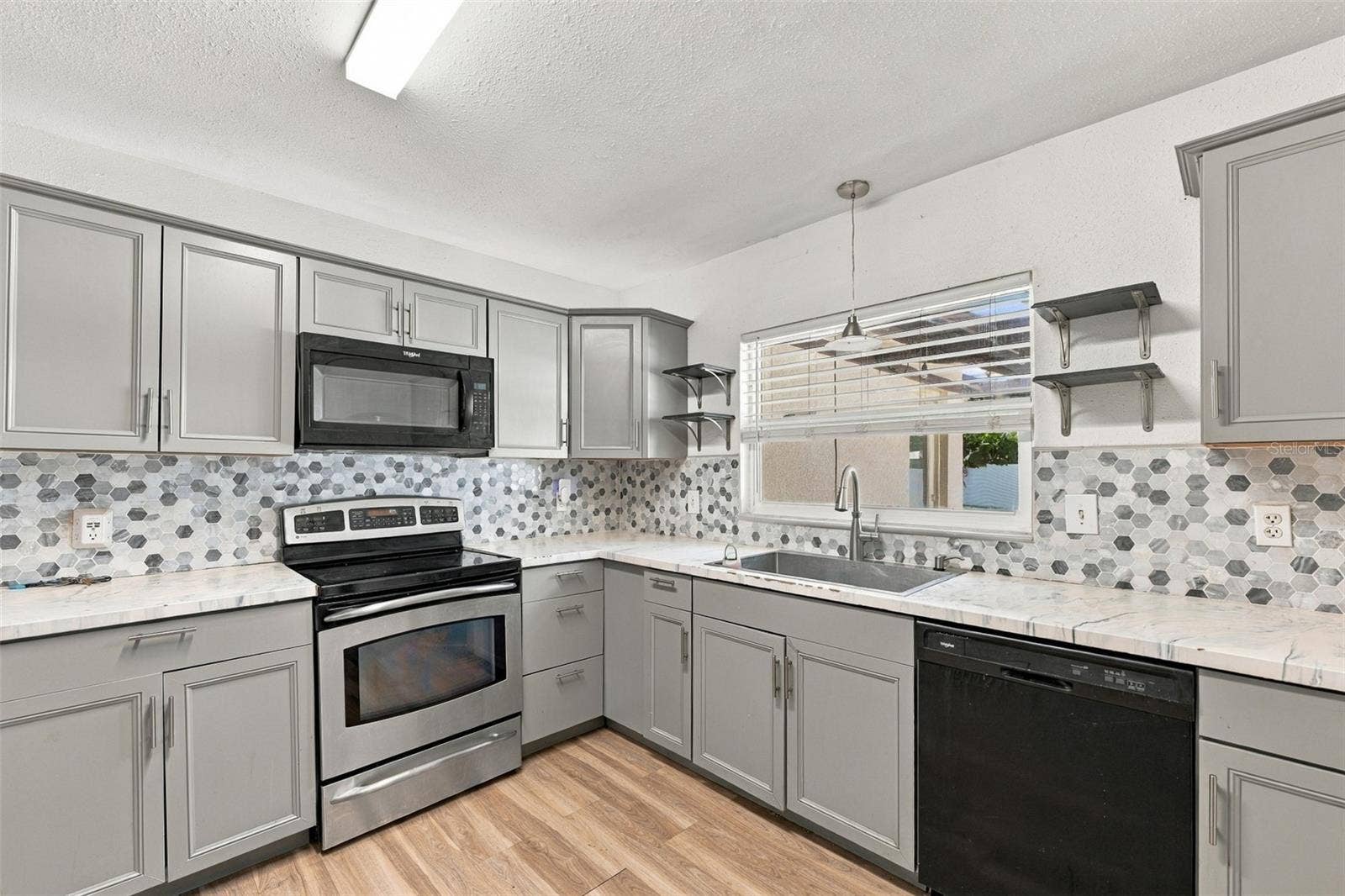 702 CAMELLIA COURT, Seffner, FL 33584 702 CAMELLIA COURT, Seffner, FL 33584