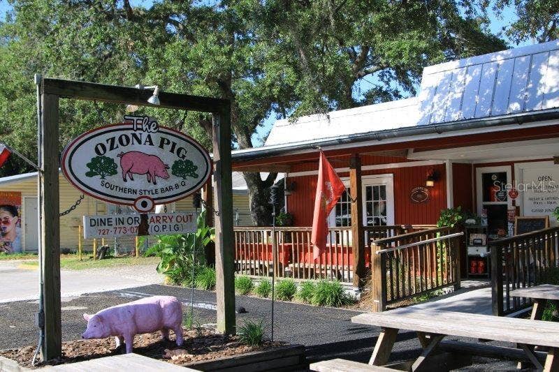 201 SOUTH STREET, Palm Harbor, FL 34683 Local favorite Ozona Pig brings casual Southern BBQ right to the neighborhoodone of several Ozona spots easily reached by golf cart.