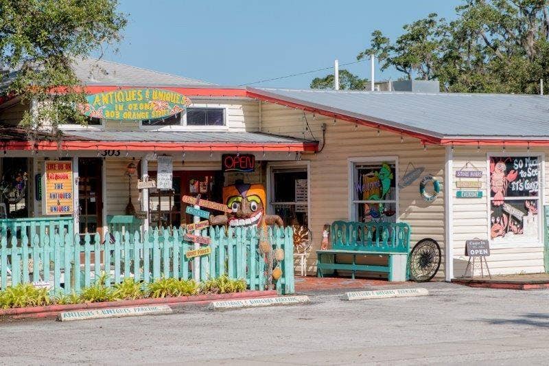 201 SOUTH STREET, Palm Harbor, FL 34683 Ozonas colorful local businesses and eclectic shops add to the small-town personality that makes this community unlike anywhere else in Pinellas County.