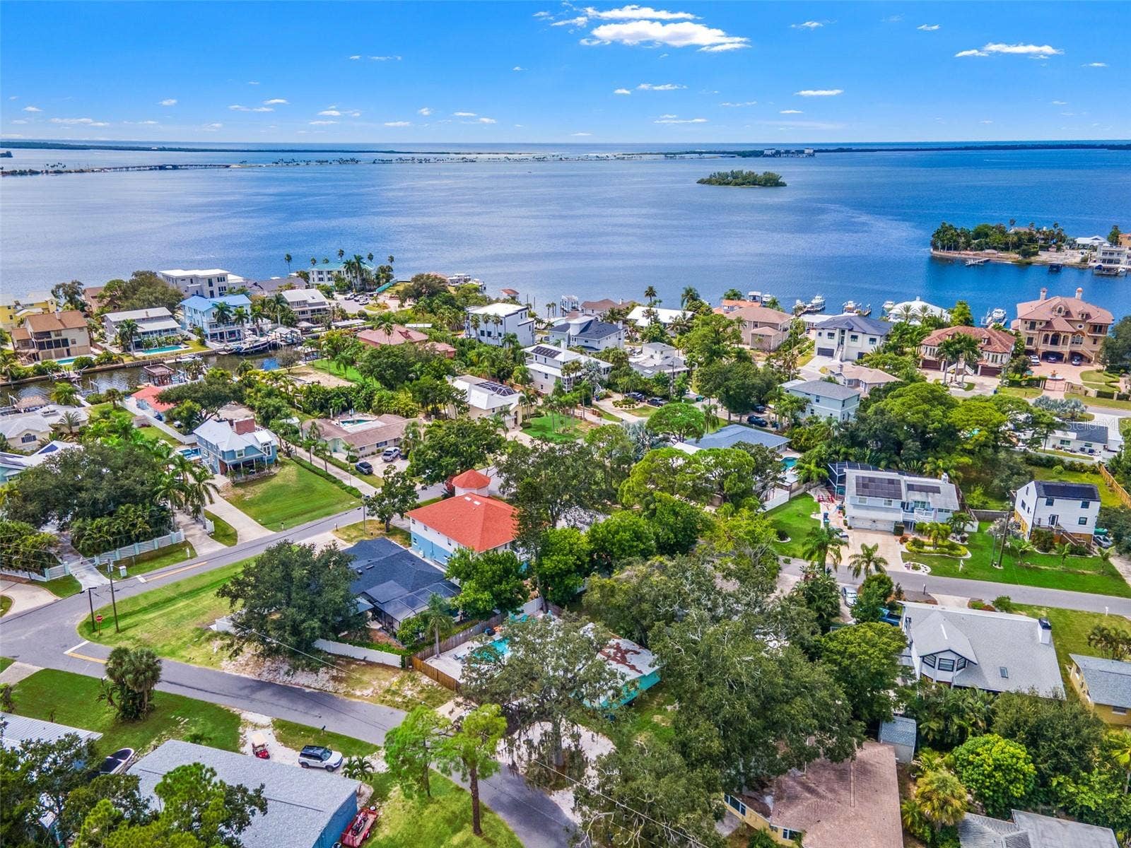 201 SOUTH STREET, Palm Harbor, FL 34683 Ozonas unique setting comes into view, with nearby waterfront neighborhoods and the open waters of St. Joseph Sound beyond.