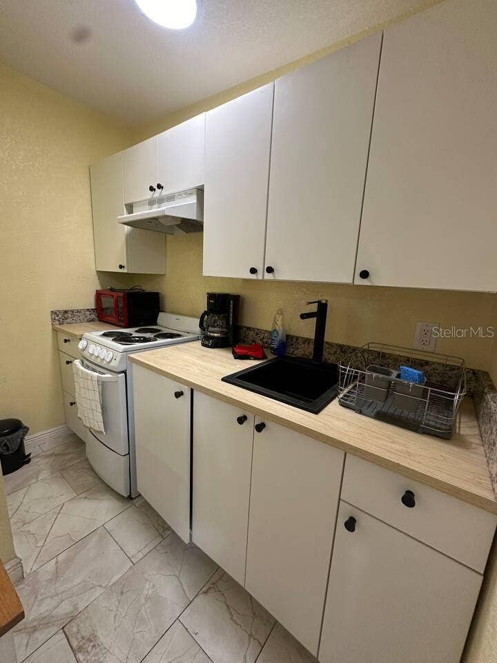 8923 N LYNN AVENUE, Tampa, FL 33604 8923 N LYNN AVENUE, Tampa, FL 33604