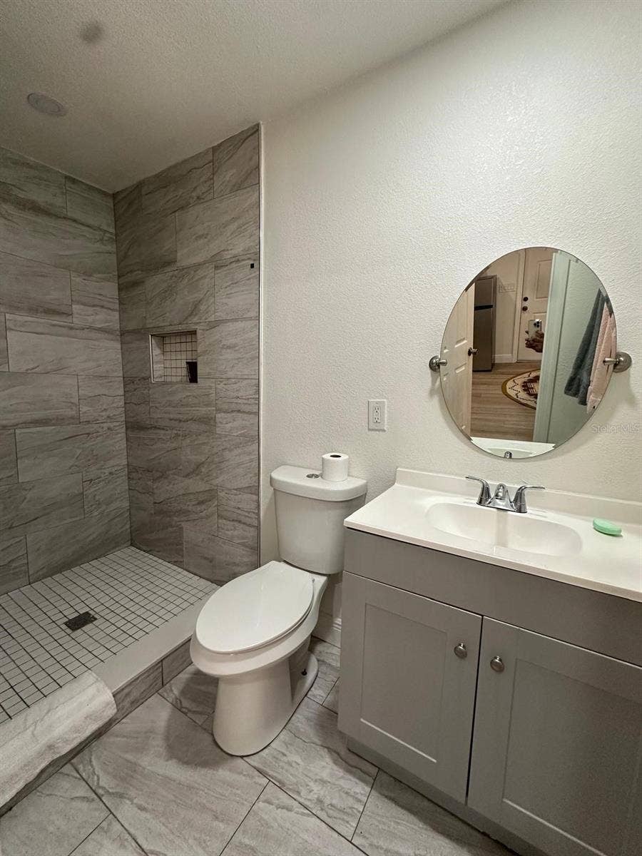 8923 N LYNN AVENUE, Tampa, FL 33604 8923 N LYNN AVENUE, Tampa, FL 33604