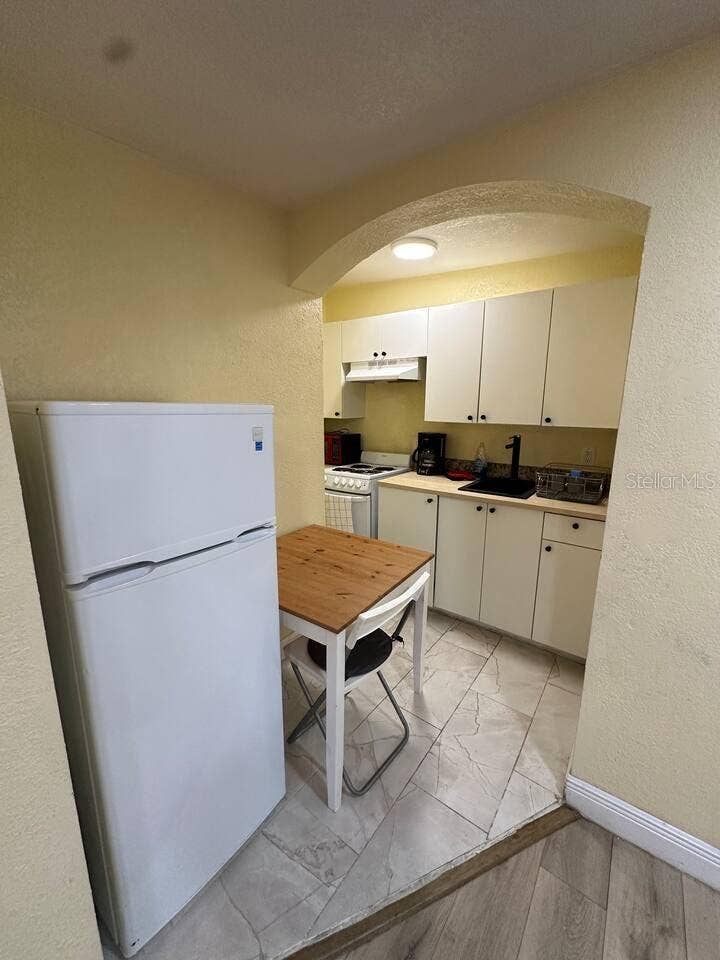8923 N LYNN AVENUE, Tampa, FL 33604 8923 N LYNN AVENUE, Tampa, FL 33604