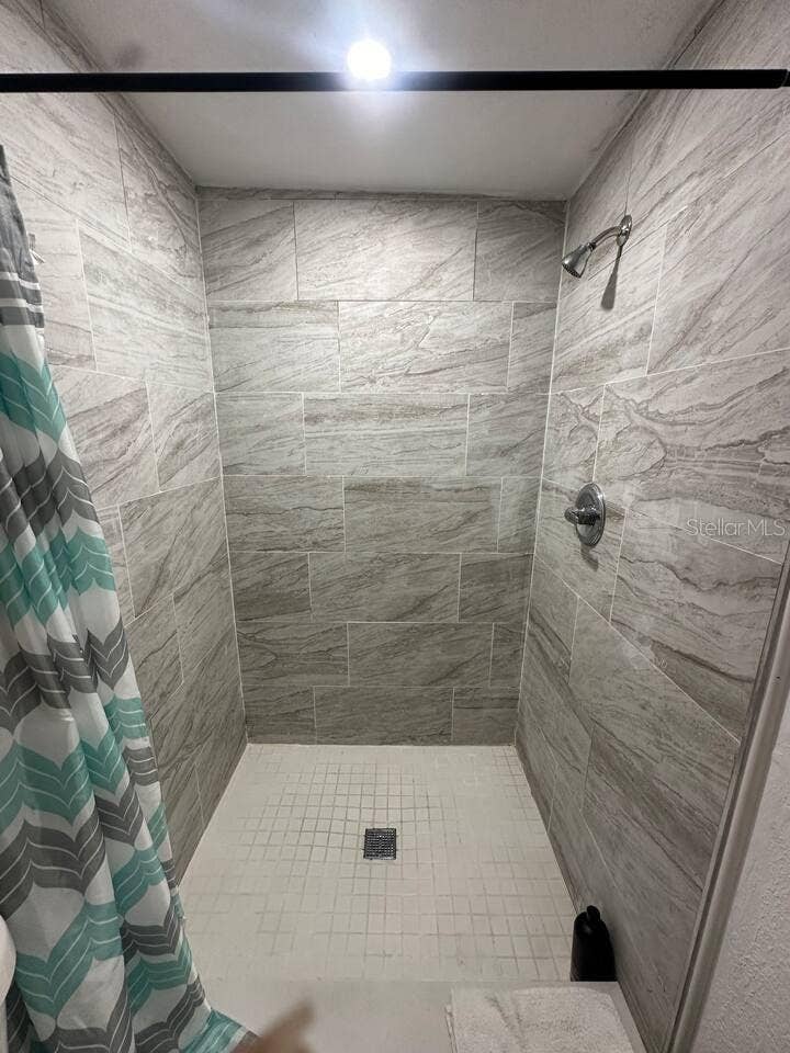8923 N LYNN AVENUE, Tampa, FL 33604 8923 N LYNN AVENUE, Tampa, FL 33604