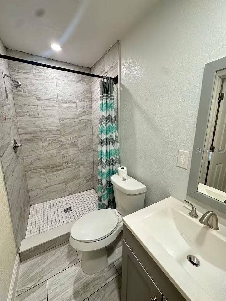 8923 N LYNN AVENUE, Tampa, FL 33604 8923 N LYNN AVENUE, Tampa, FL 33604